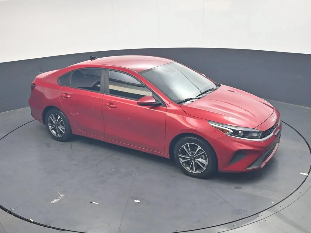 Used 2023 Red Kia LXS image 16