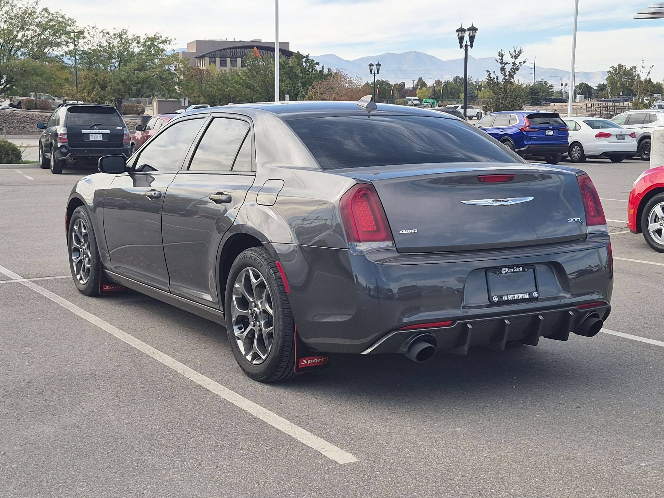 Used 2016 Granite Crystal Metallic Clearcoat Chrysler 300S image 5