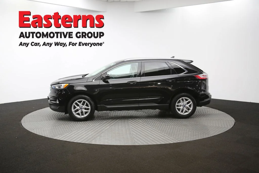 Used 2022 Black Ford SEL image 58