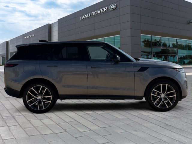 Used 2023 Eiger Grey Metallic Land Rover SE image 6