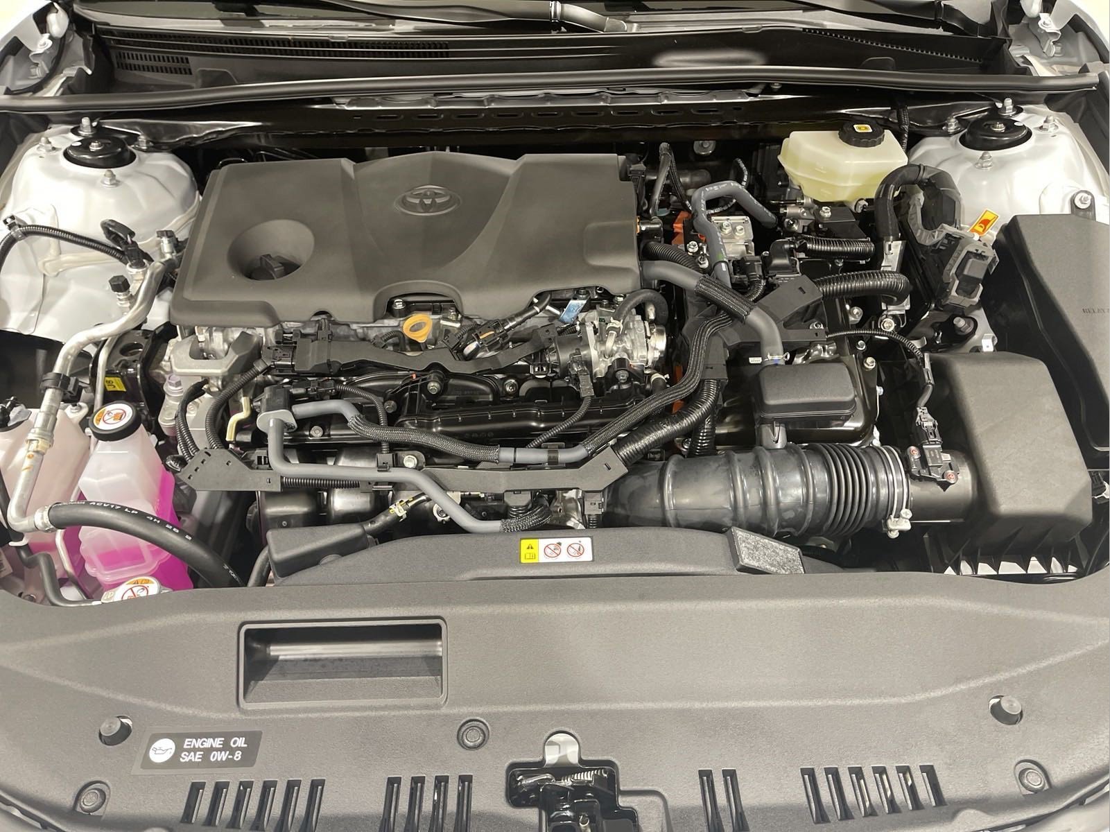 Used 2025 White Toyota XLE image 9