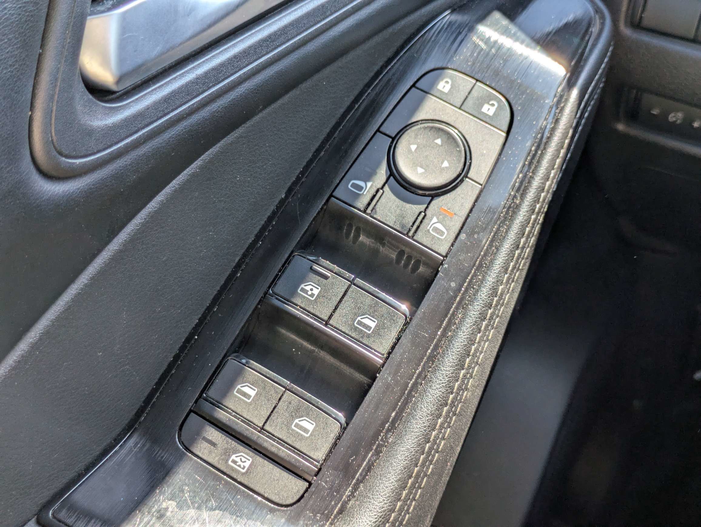 Used 2025  Nissan SV image 20