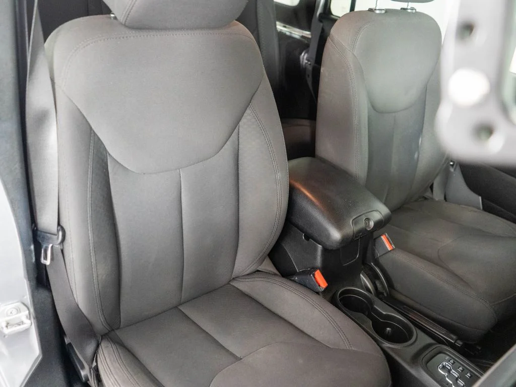 Used 2017 Silver Jeep Unlimited Sport image 7