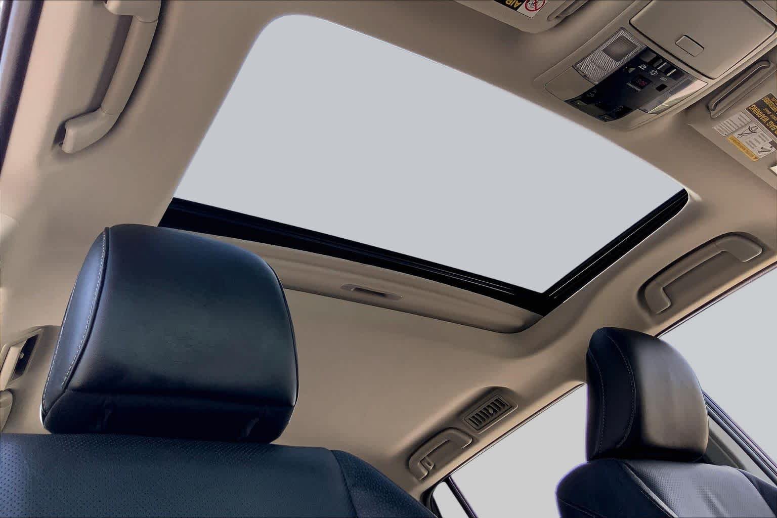 Used 2015 Silver Lining Metallic Lexus  image 14