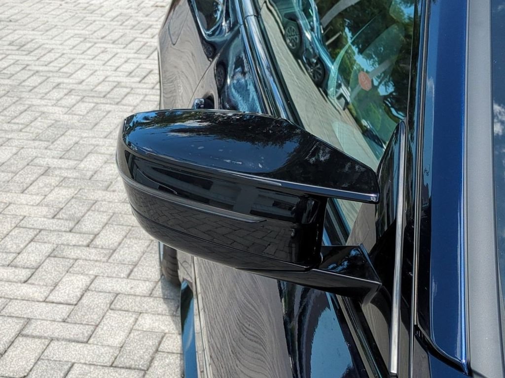 New 2027 Tanzanite Blue II Metallic BMW Competition image 12