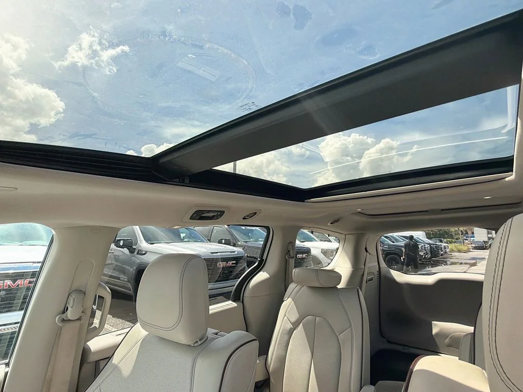 Used 2018 White Chrysler Limited image 23