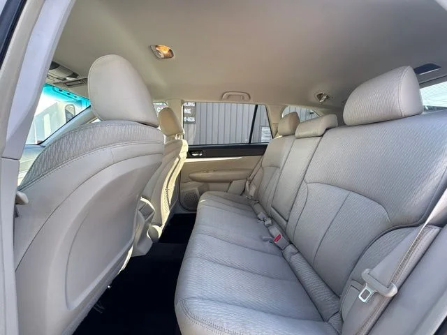 Used 2010 White Subaru 2.5i Premium image 14