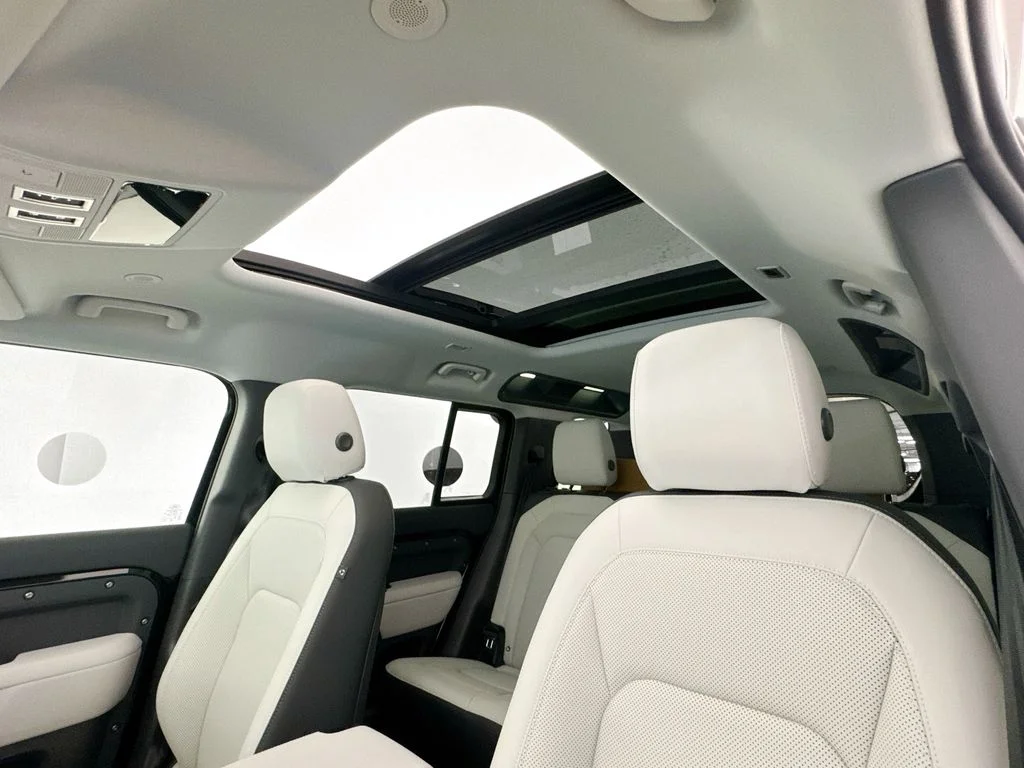 New 2026 Santorini Black Land Rover X-Dynamic SE image 22