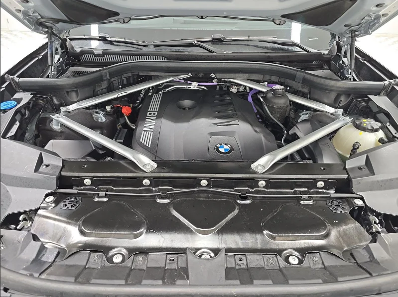 Used 2024 Gray BMW xDrive40i image 8