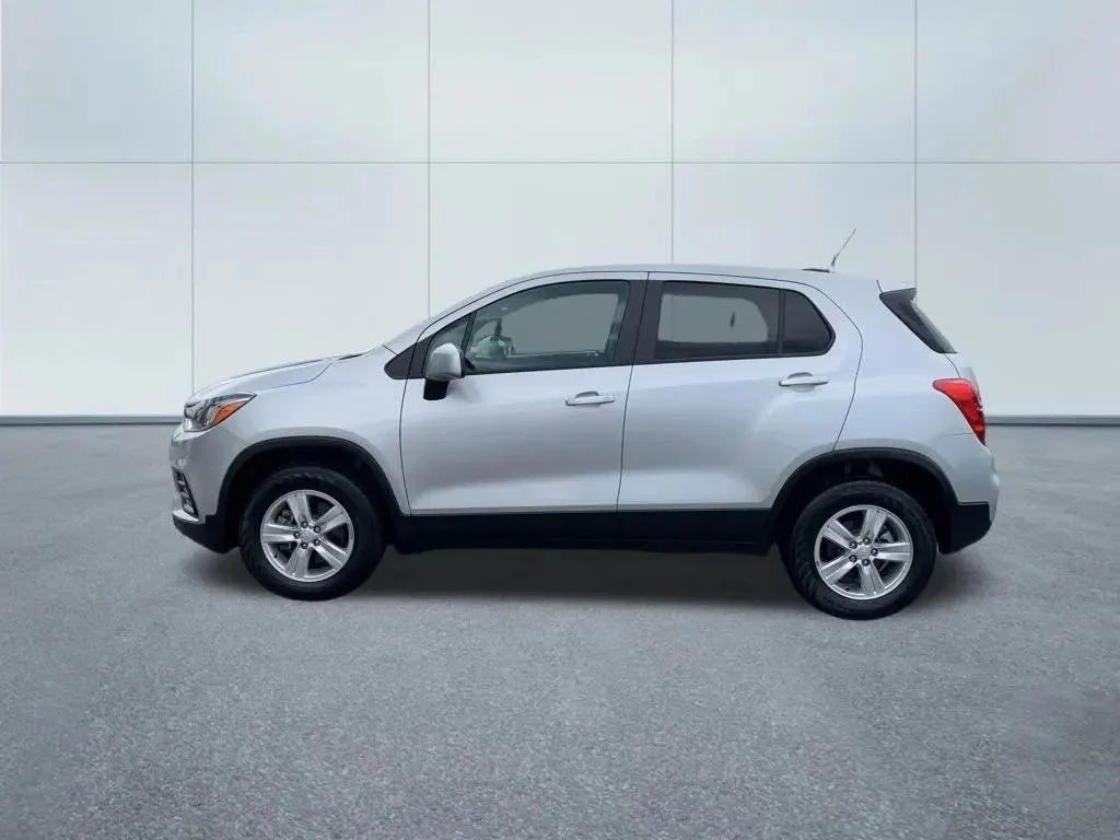 Used 2022 Chevrolet Trax LS with VIN KL7CJNSM1NB513449 for sale in Triadelphia, WV