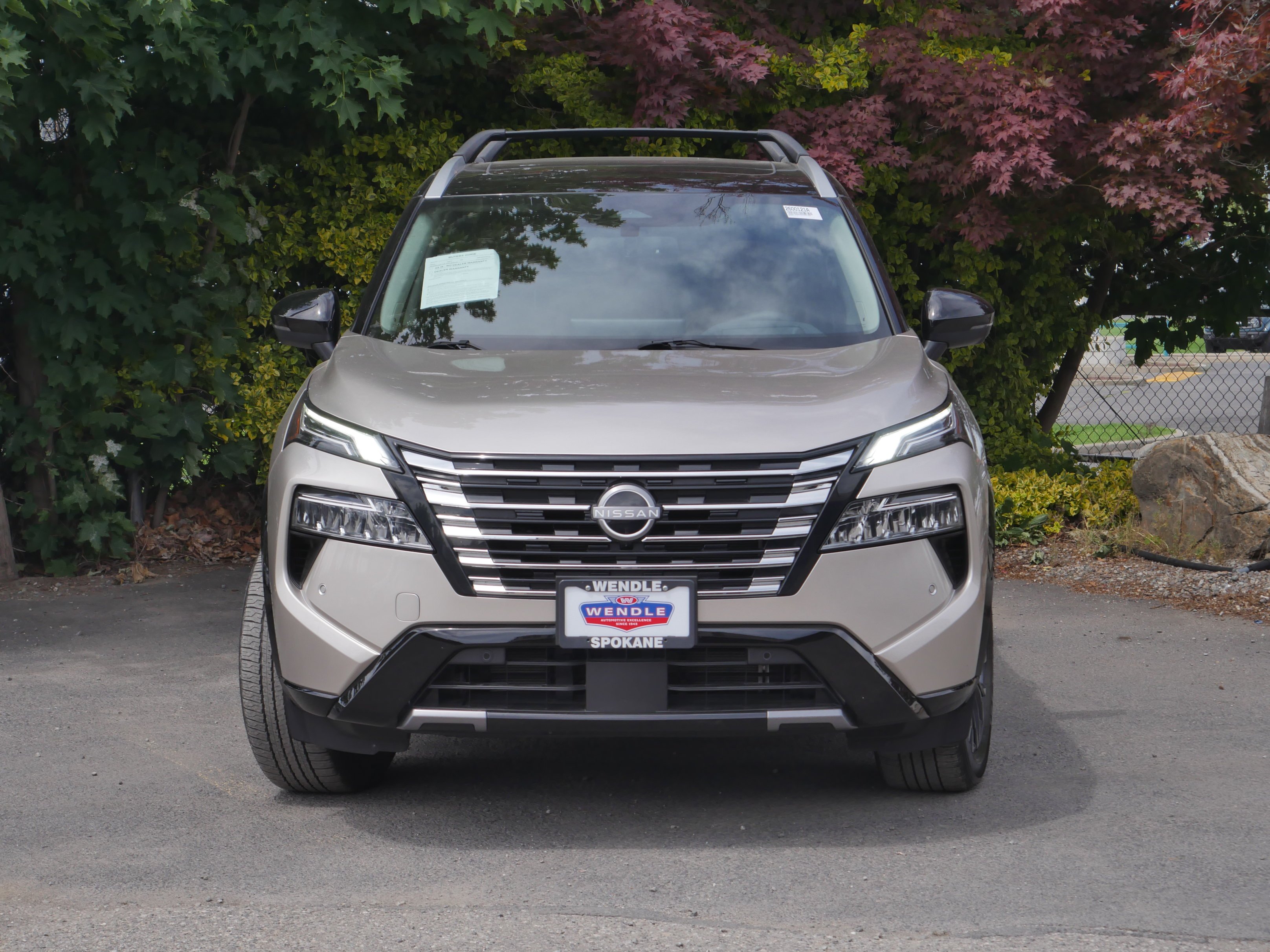 Certified Used 2025 Champagne Silver Metallic/Super Black Nissan Platinum image 31