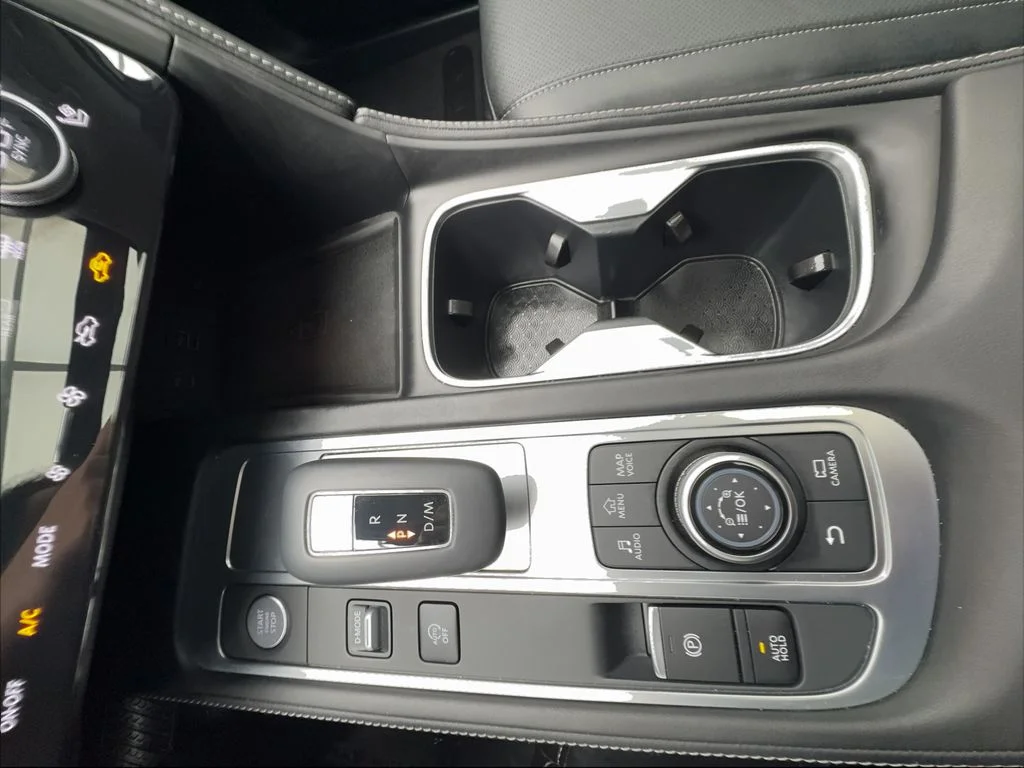 Used 2025 Gray INFINITI LUXE image 46