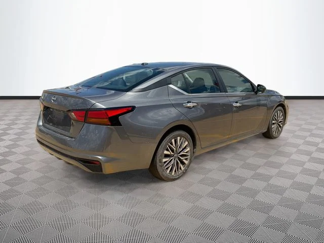 Used 2025 Gray Nissan 2.5 SV image 7