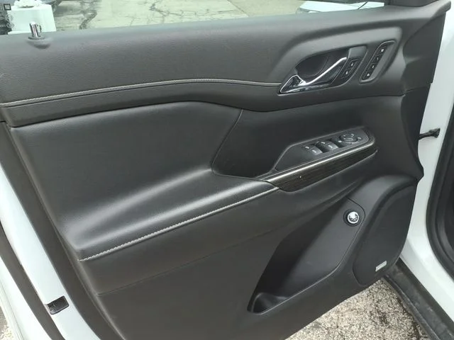 Used 2019 White GMC SLT-2 image 16