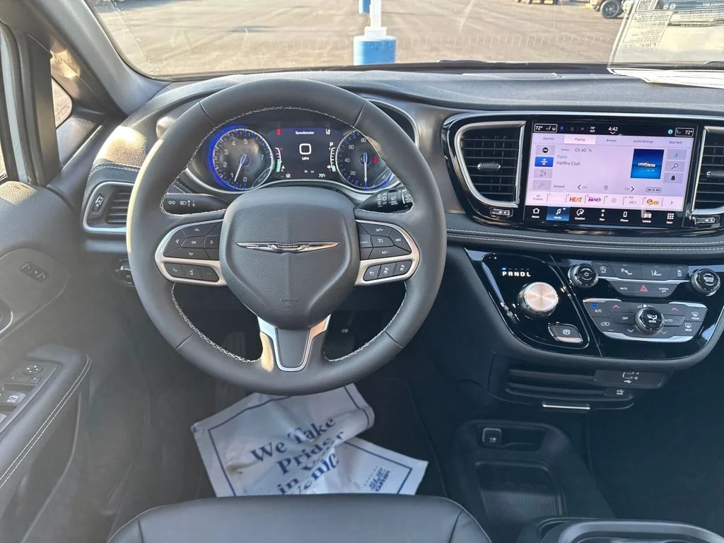2026 Chrysler Pacifica Select - Photo 13