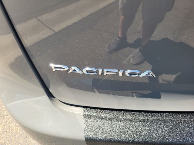 Used 2022 White Chrysler Touring L image 10