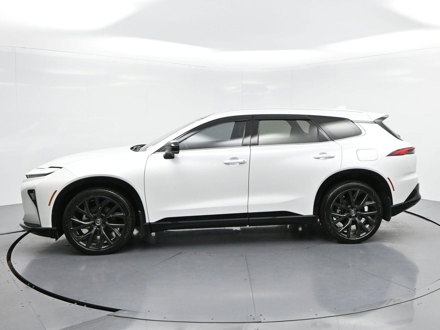 Used 2025  Toyota XLE image 4