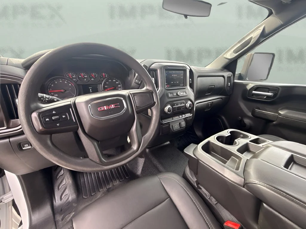Used 2020 White GMC Base image 11