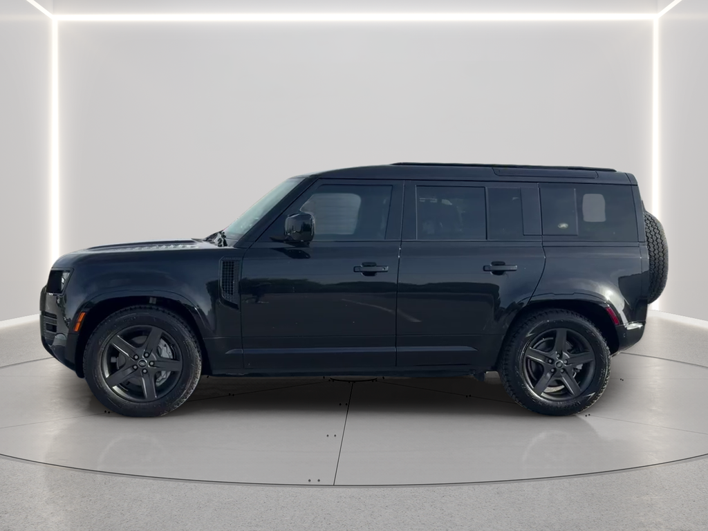 Used 2024 Black Land Rover X-Dynamic SE image 8