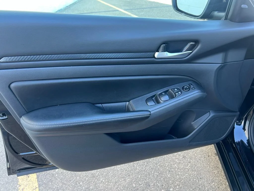 2025 Nissan Altima SV - Photo 10