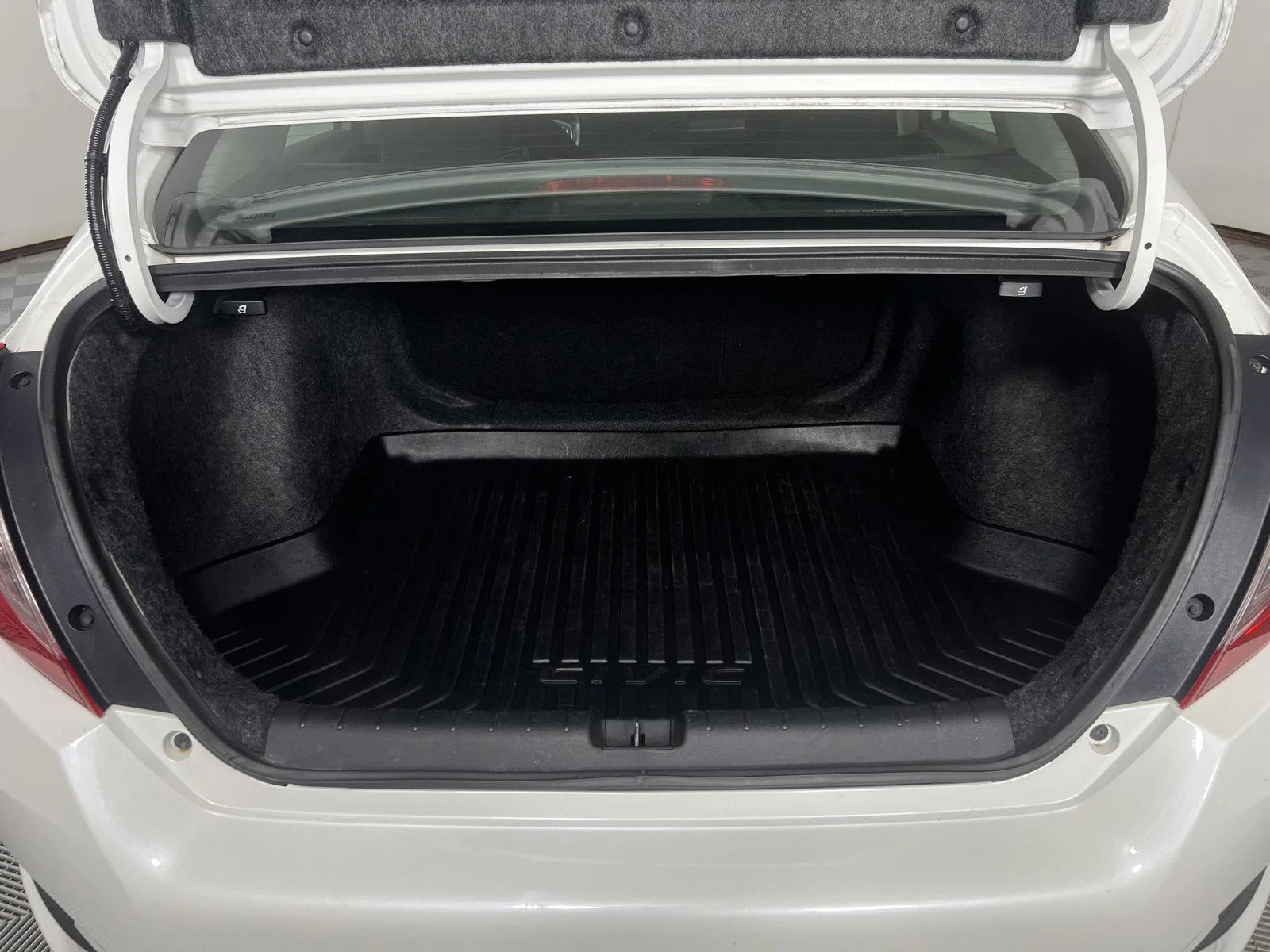 Used 2018  Honda EX image 21