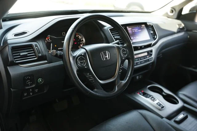 Used 2023 Sonic Gray Pearl Honda RTL image 22