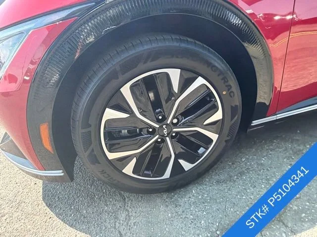 Used 2023 Runway Red Kia Wind image 4