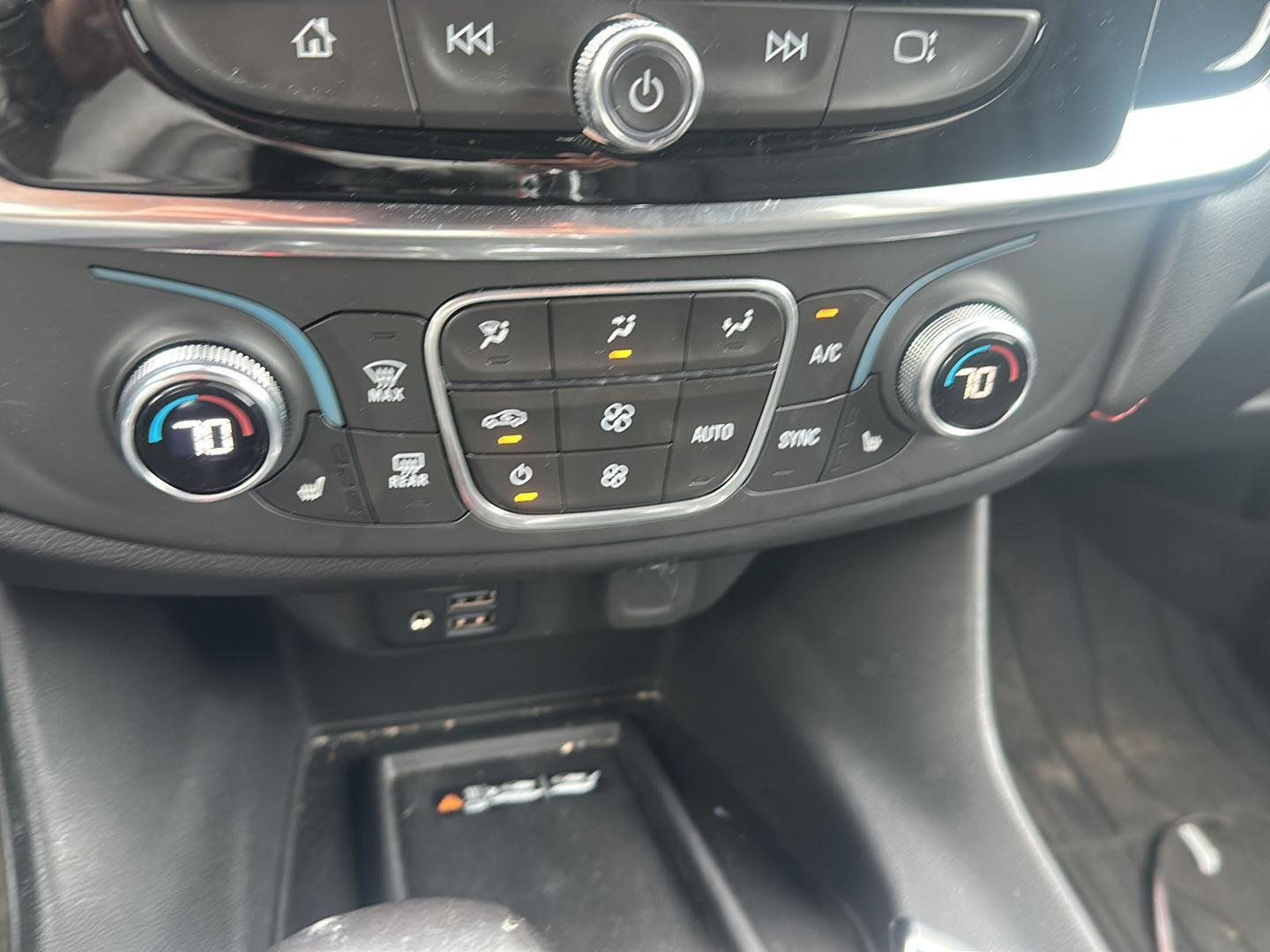 Used 2022 Summit White Chevrolet RS image 10