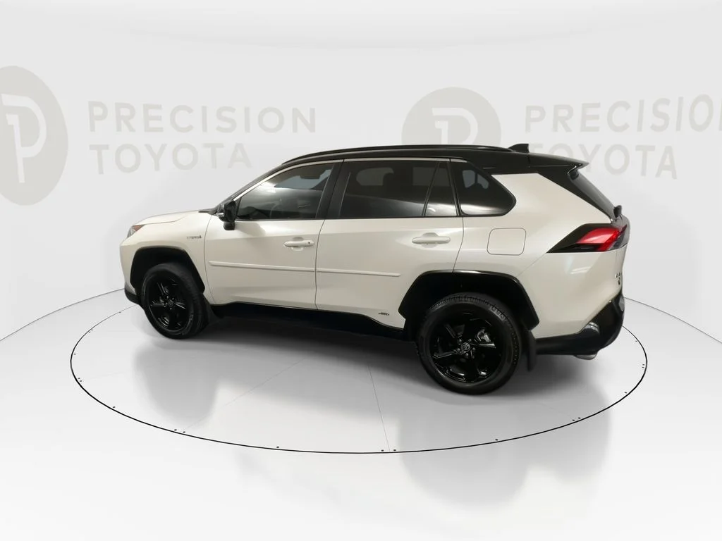 Used 2021 Blizzard Pearl/Midnight Black Metallic Toyota XSE image 13