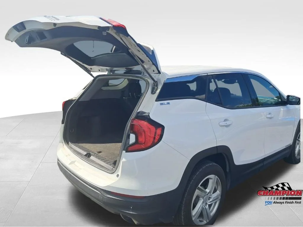 Used 2019 White GMC SLE image 14