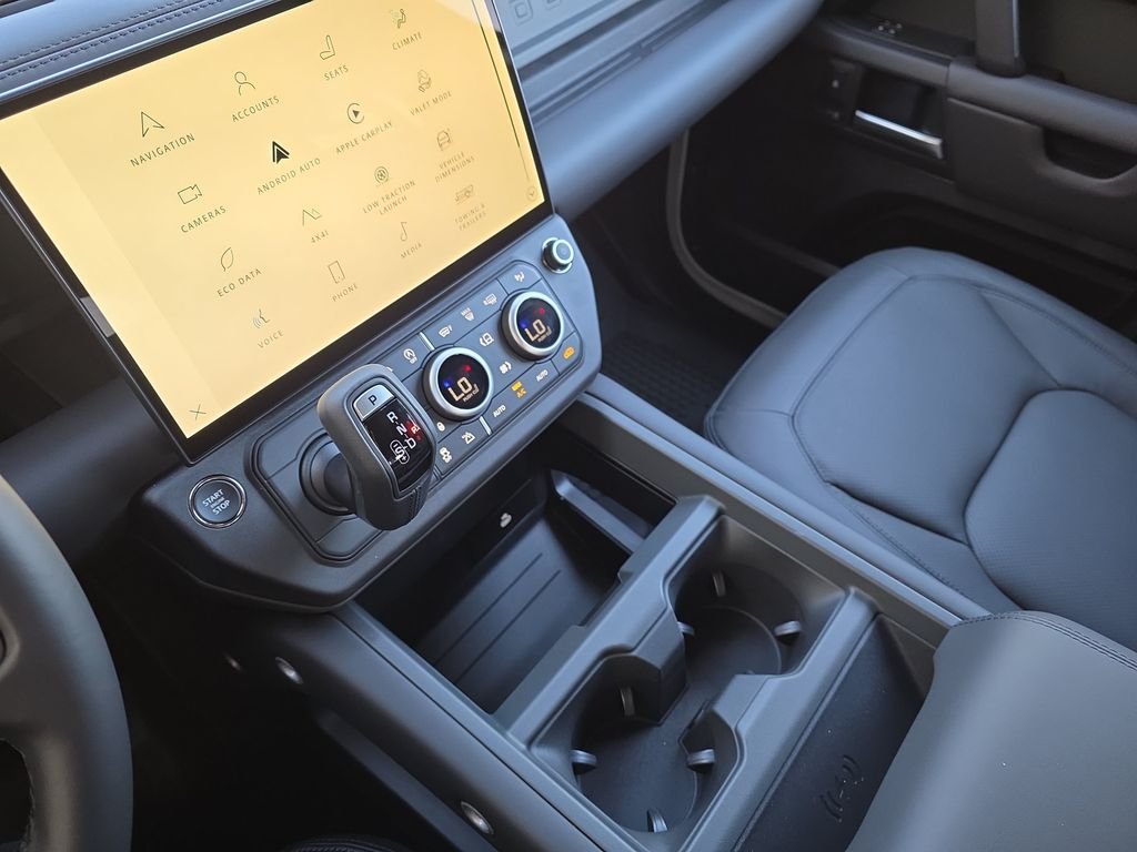 New 2026 Fuji White Land Rover X-Dynamic SE image 18
