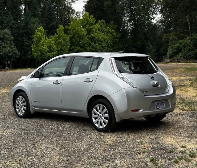 Used 2017 Brilliant Silver Nissan S image 7