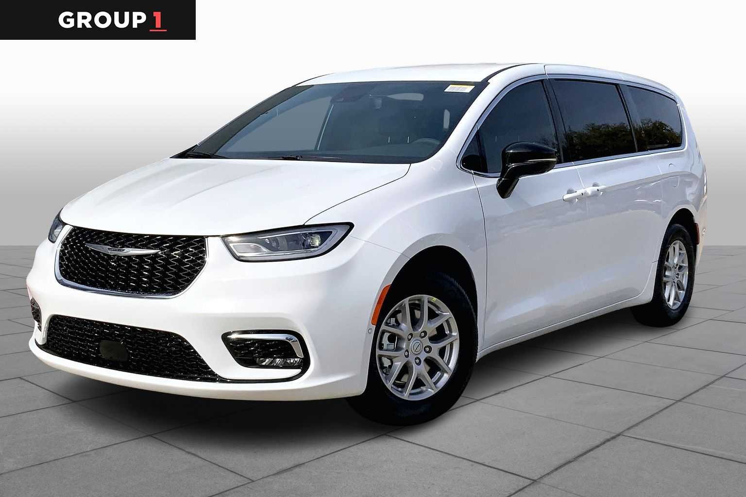 2026 Chrysler Pacifica Select's photo
