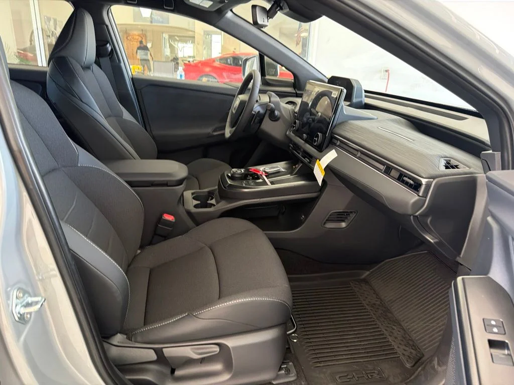 2026 Toyota C-HR SE - Photo 32