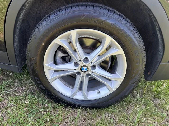 Used 2020 Black BMW xDrive30i image 14