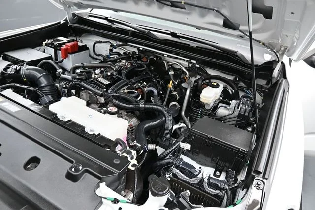 Used 2025 White Toyota SR5 image 38