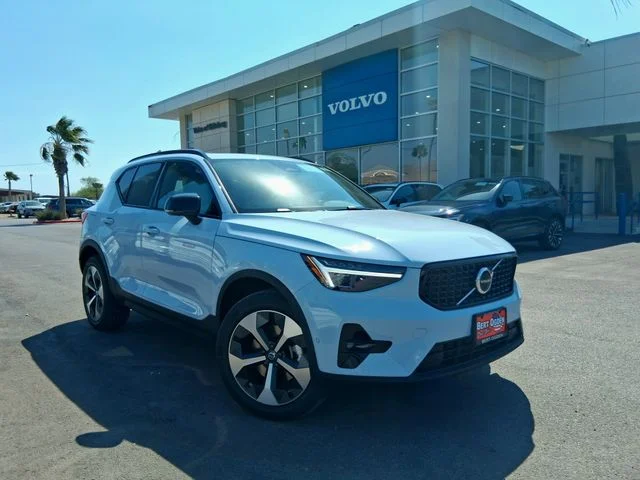 2026 Volvo XC40 B5 Plus Dark AWD's photo