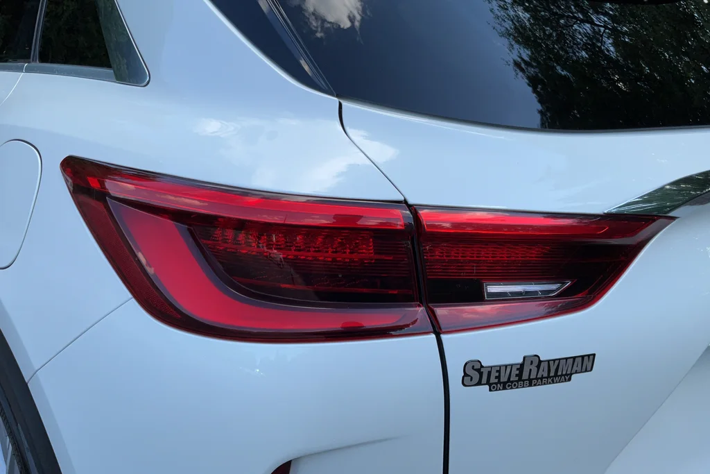 Used 2021 White INFINITI Sensory image 27