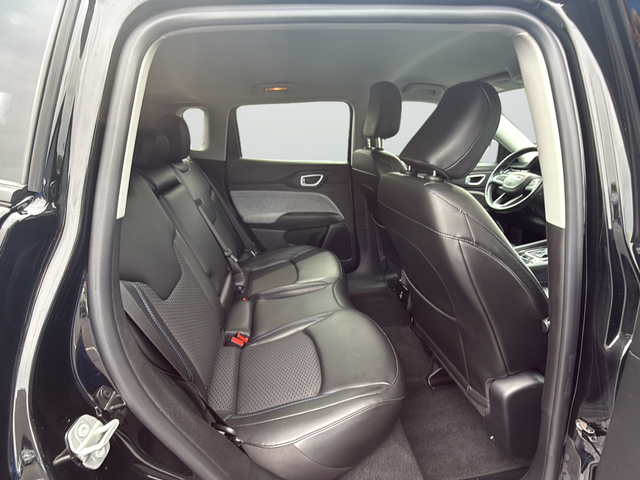 Used 2022 Black Jeep Latitude image 25