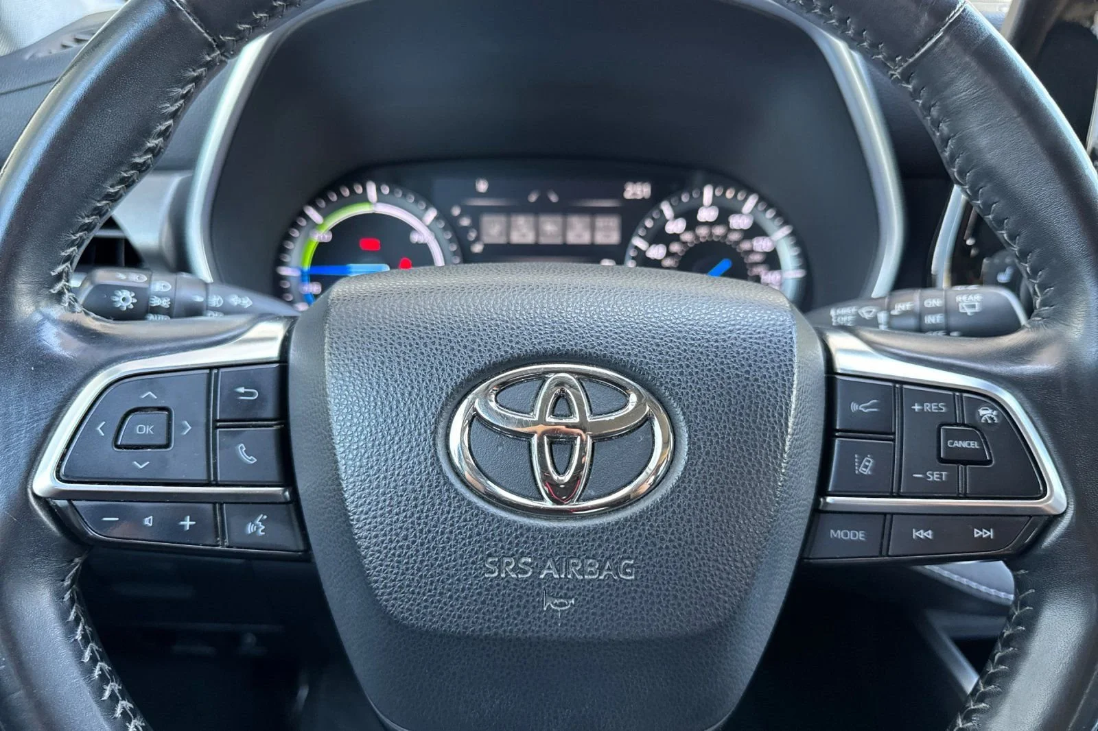 Used 2021 Celestial Silver Toyota Hybrid XLE image 27