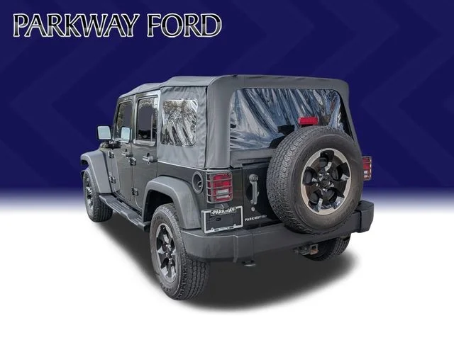 Used 2011 Green Jeep Unlimited Sport image 7