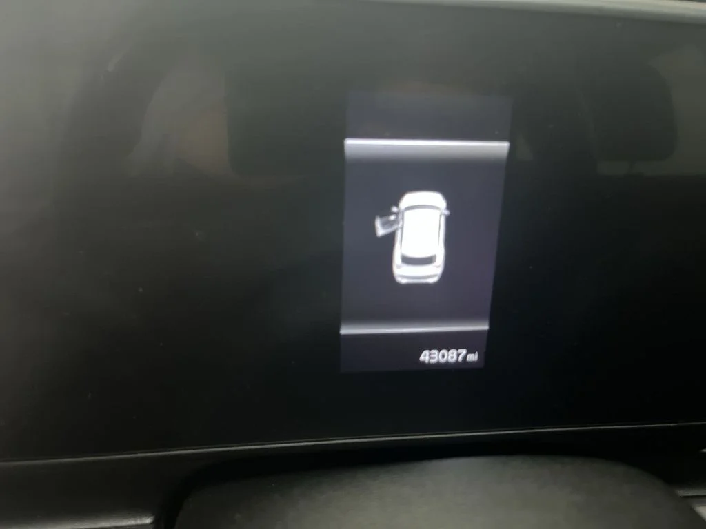 Used 2023 Red Kia X-Line image 19