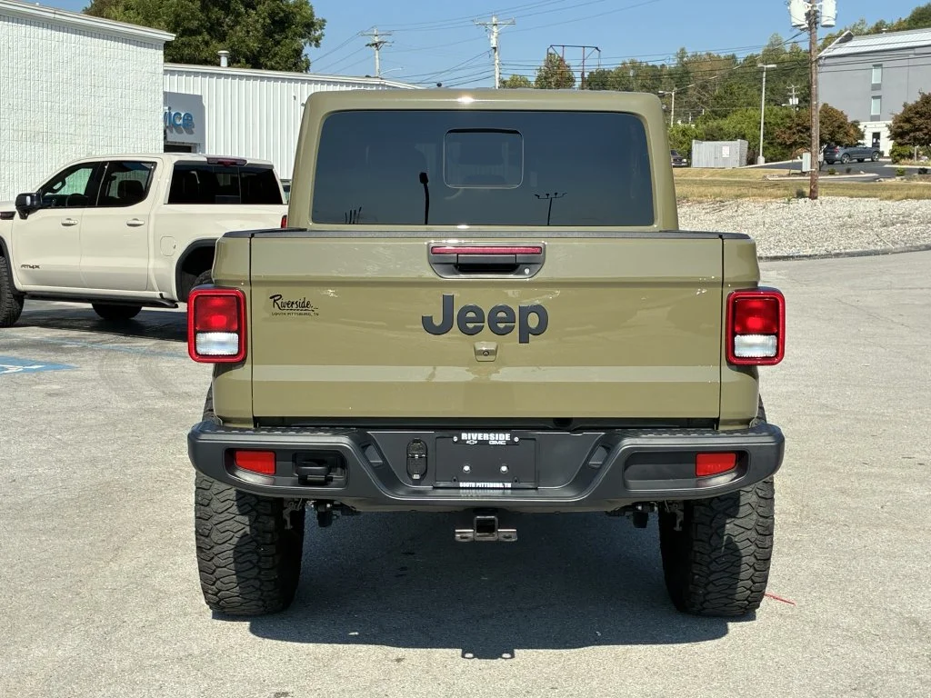 Used 2025 Green Jeep High Tide image 8