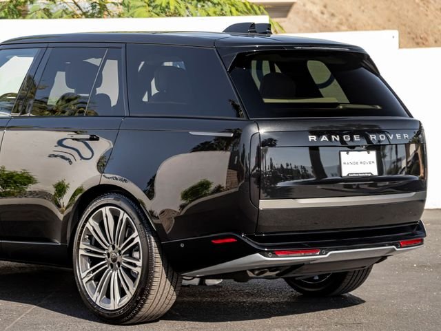 New 2026 Santorini Black Land Rover SE image 10