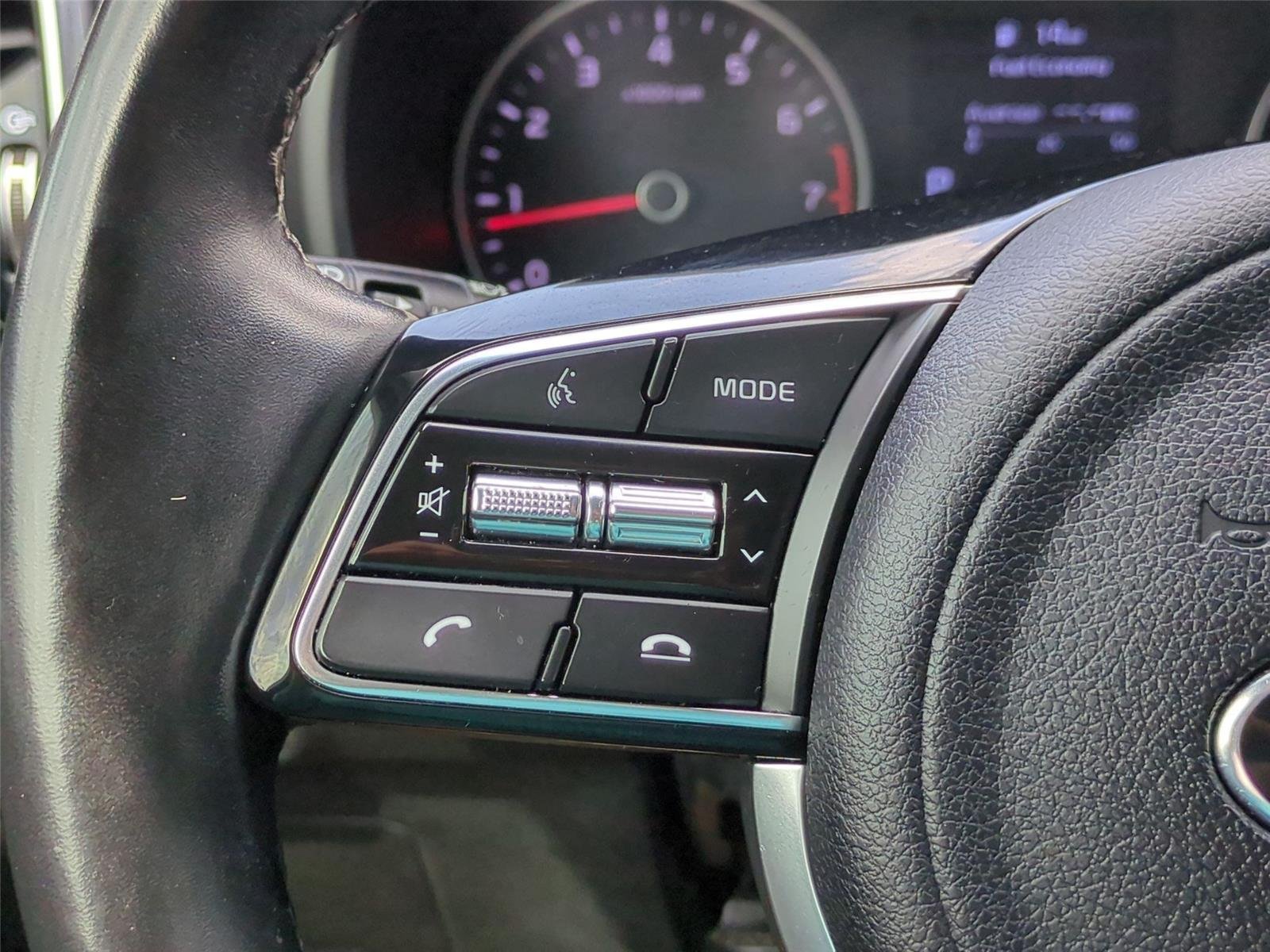 Used 2022 Snow White Pearl Kia EX image 20