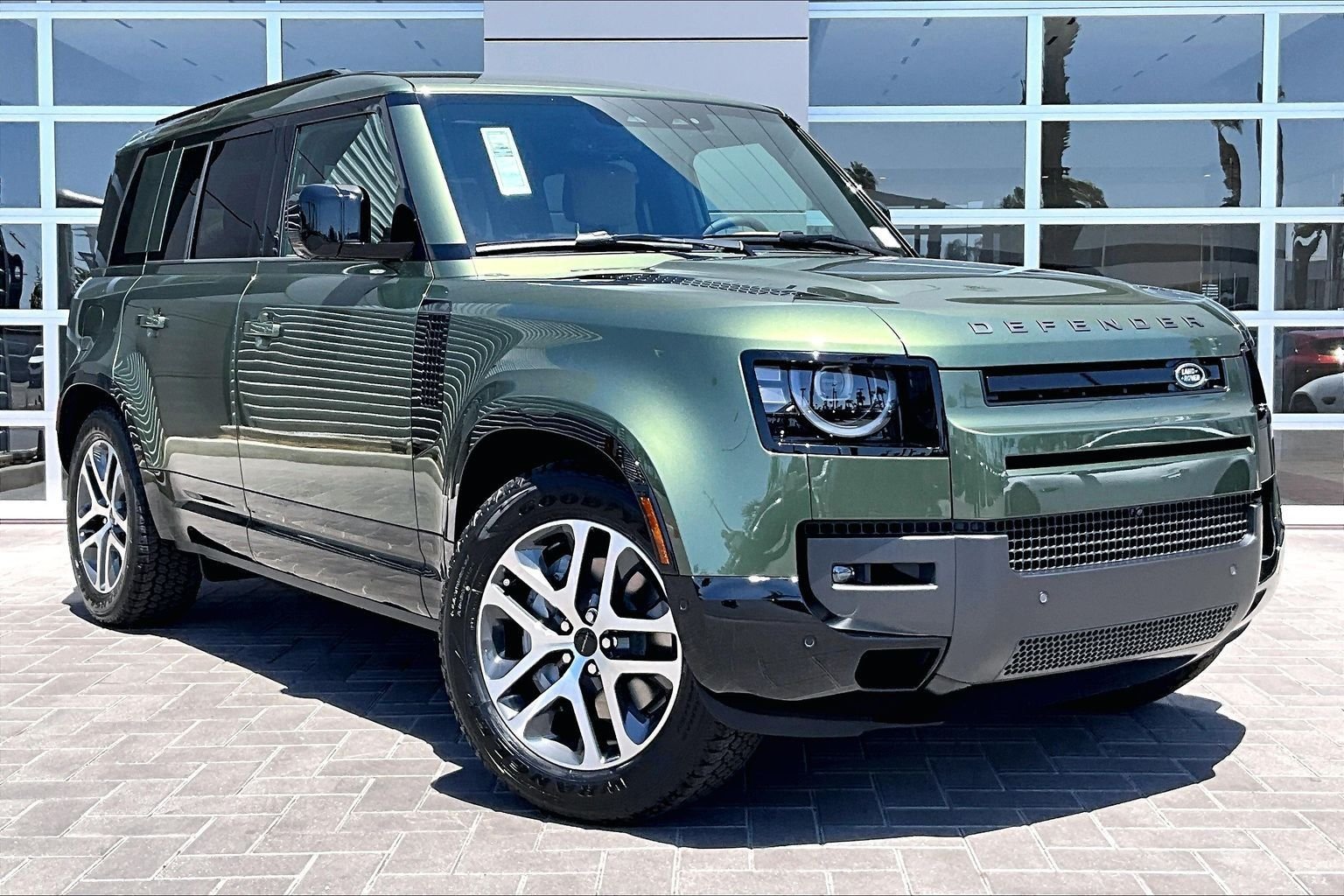 New 2026 Woolstone Green Land Rover X-Dynamic SE image 2