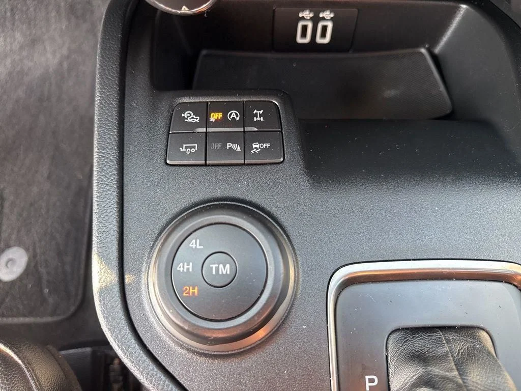 Used 2019 White Ford Lariat image 43