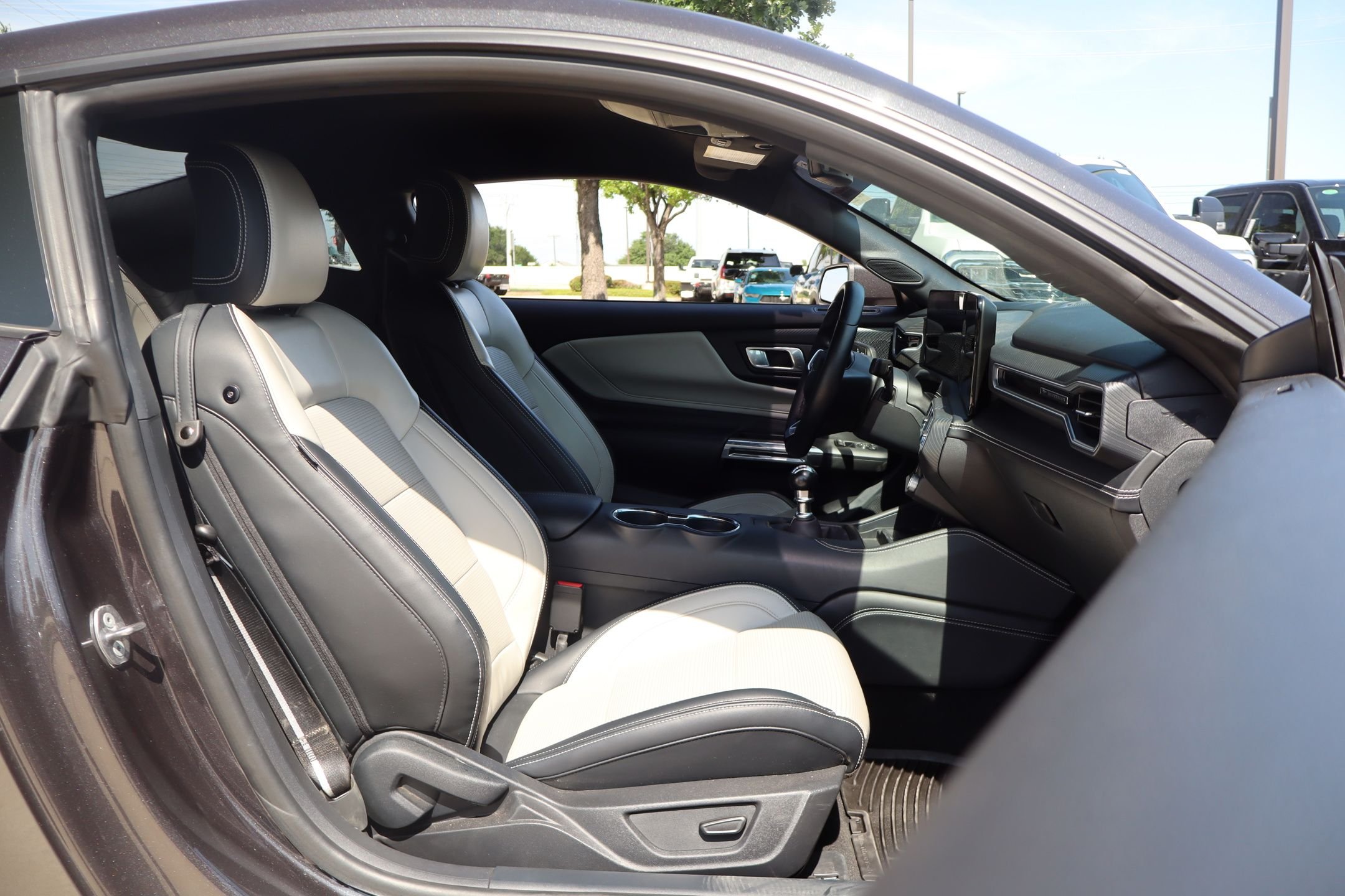 Used 2024 Gray Metallic Ford GT Premium image 26