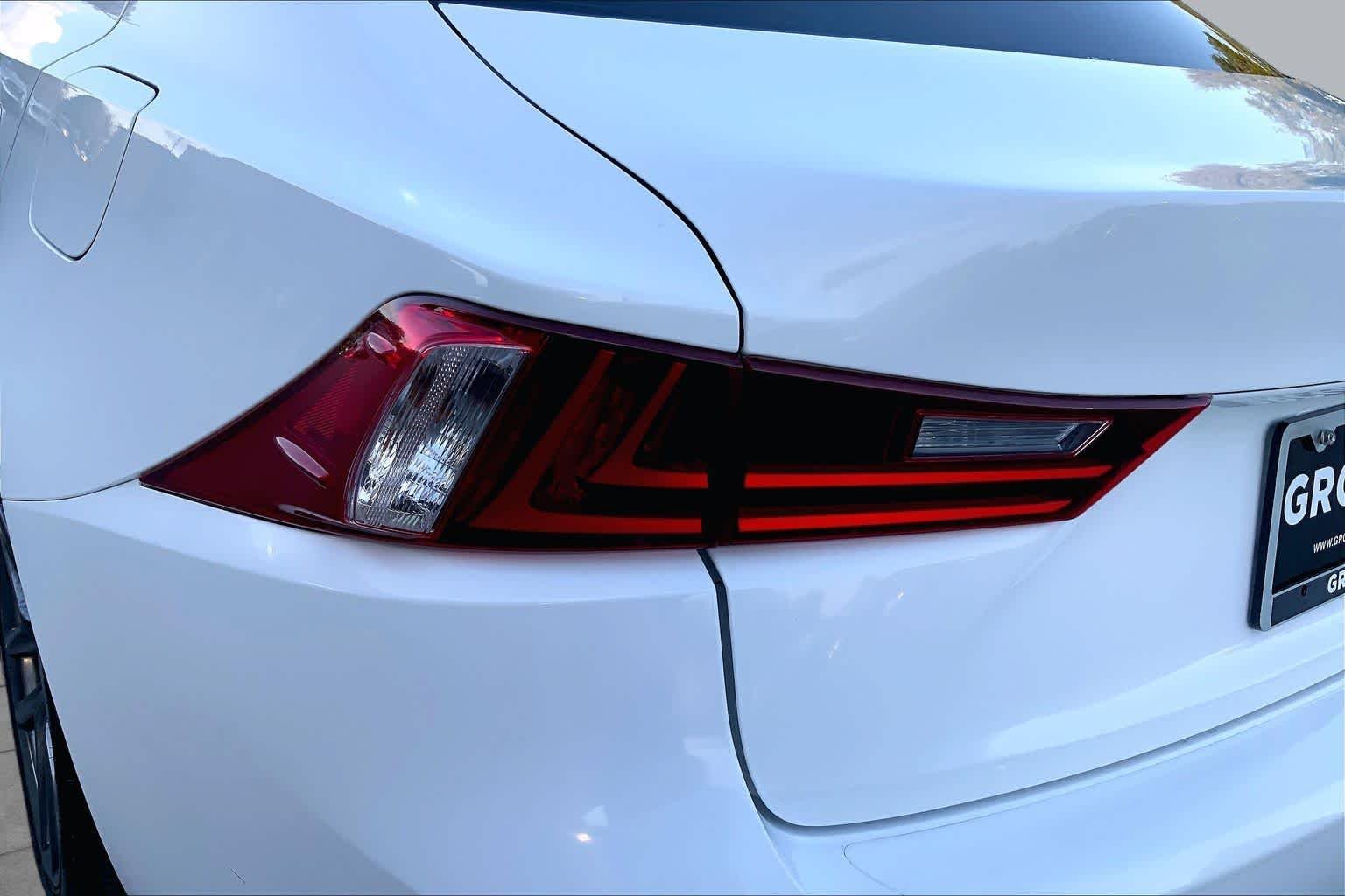 Used 2014 Ultra White Lexus  image 28