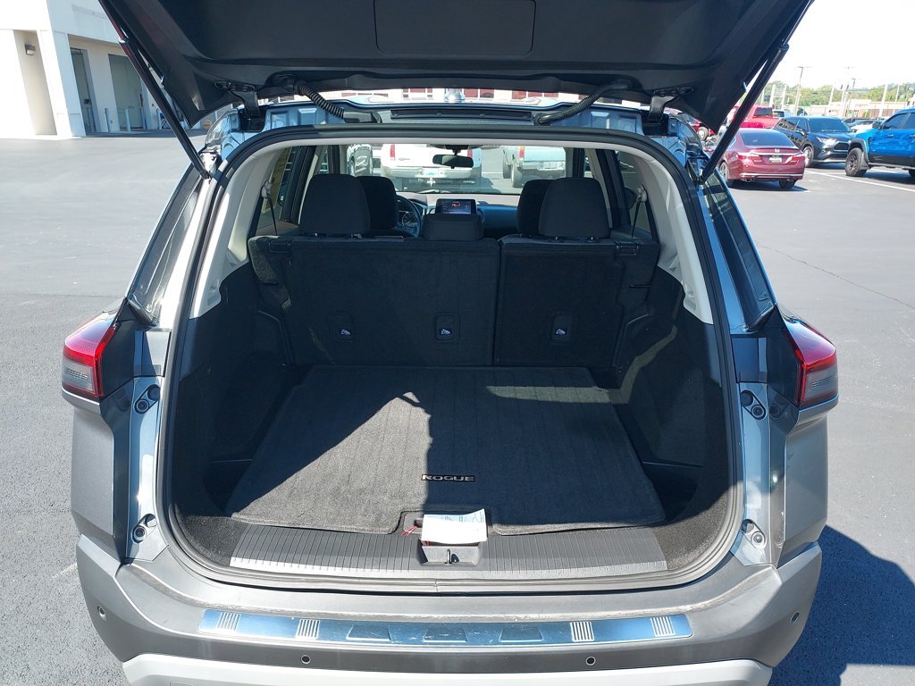 Used 2022 Gray Nissan SV image 9